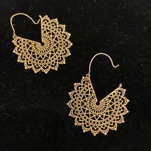 G O L D   M A N D A L A   E A R R I N G S